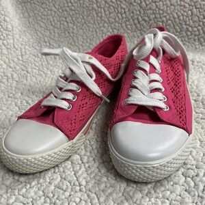 Girls Airwalk shoes/ sneaker, pink lace, white trim, size 6, good condition!
